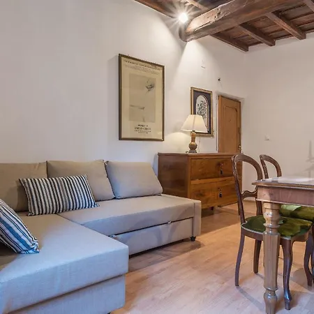 Guesthost - Montecitorio & Pantheon Stylish Flat Апартаменты