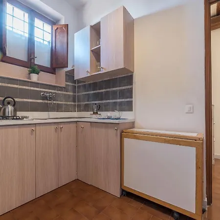 Guesthost - Montecitorio & Pantheon Stylish Flat Рим