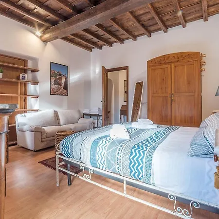 Montecitorio & Pantheon Stylish Flat