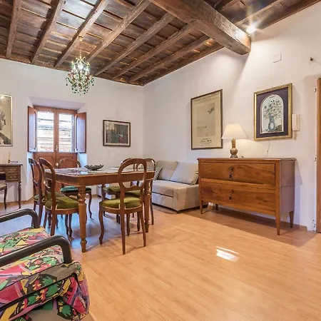 Montecitorio & Pantheon Stylish Flat