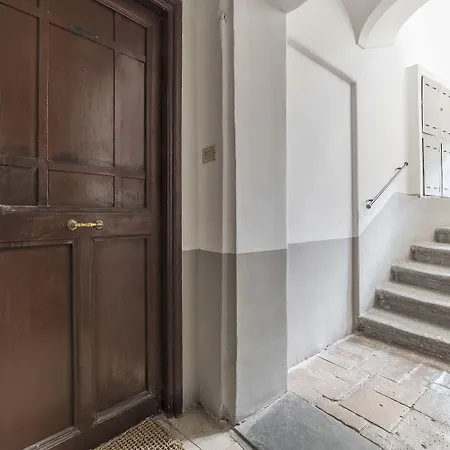 Guesthost - Montecitorio & Pantheon Stylish Flat 公寓